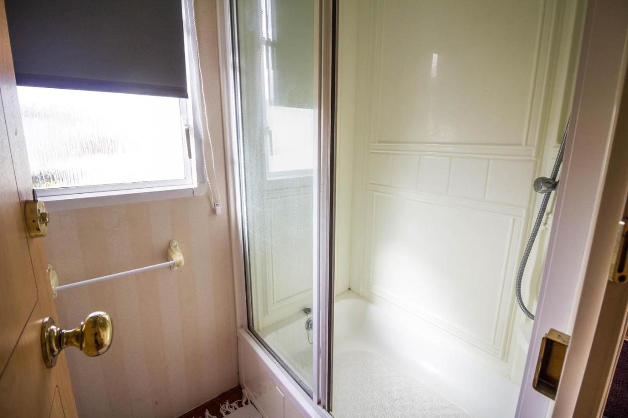 6 Berth Caravan With Decking Nearby Heacham Beach In Norfolk Ref 21047A Hotell Exteriör bild
