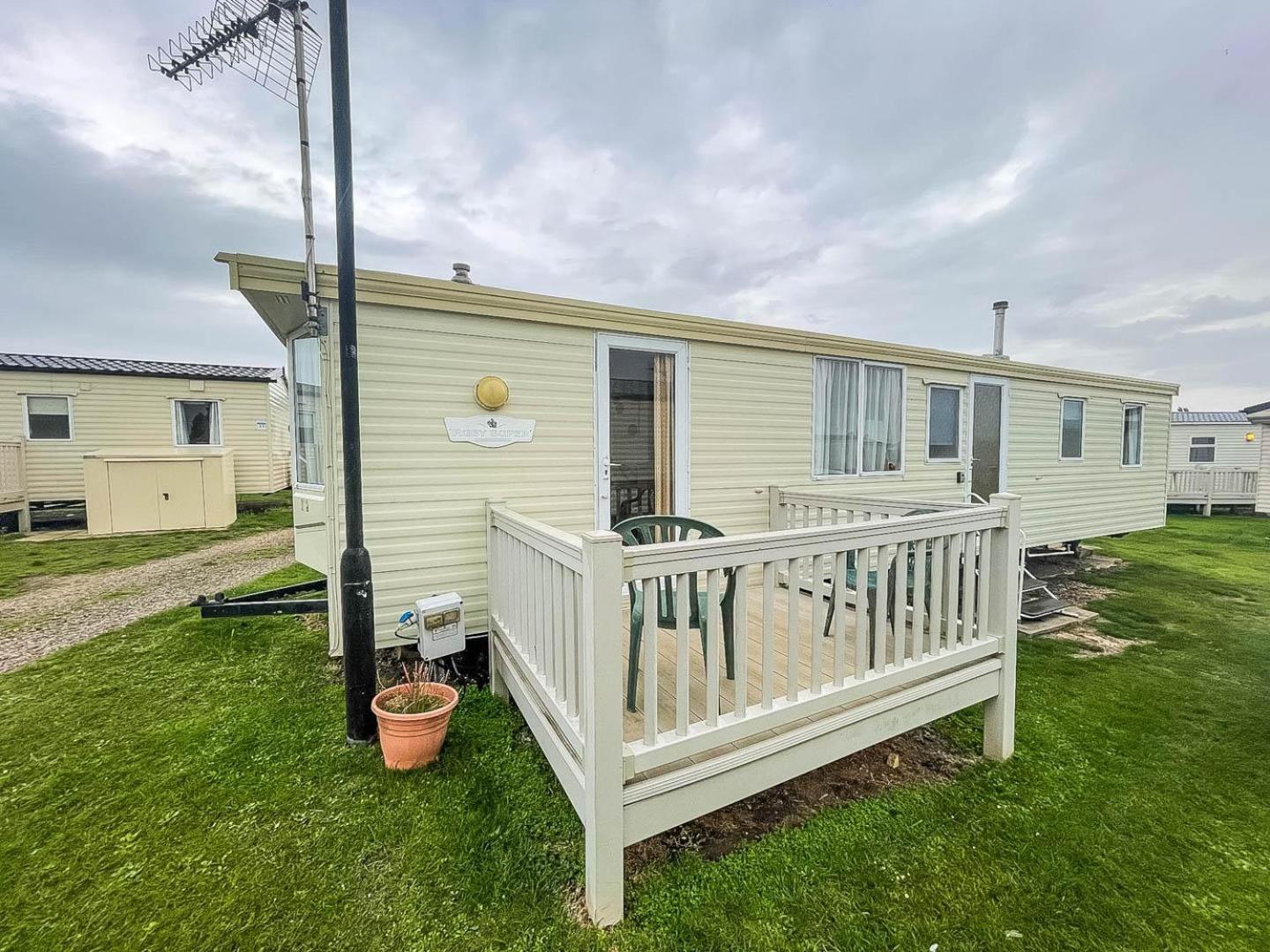 6 Berth Caravan With Decking Nearby Heacham Beach In Norfolk Ref 21047A Hotell Exteriör bild