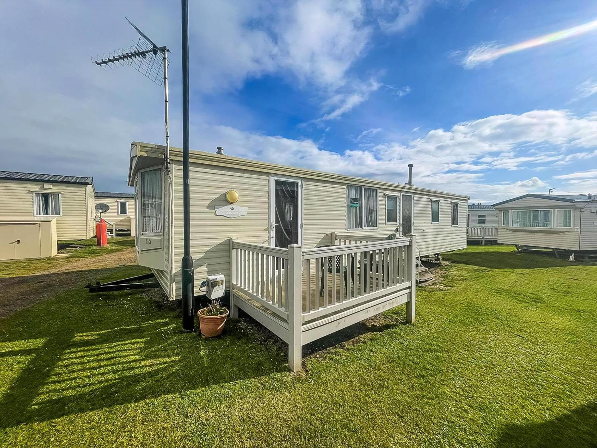 6 Berth Caravan With Decking Nearby Heacham Beach In Norfolk Ref 21047A Hotell Exteriör bild